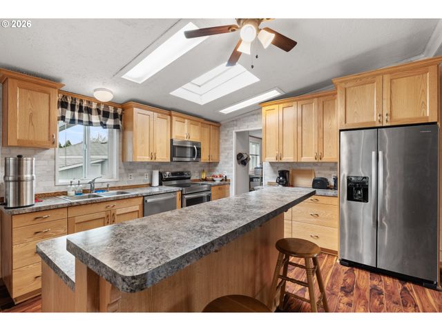 14933 S FOX POINTE Dr 316, Oregon City, OR 97045