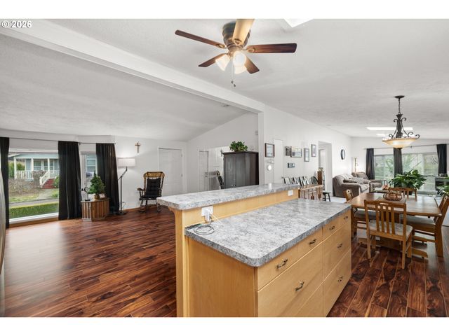 14933 S FOX POINTE Dr 316, Oregon City, OR 97045