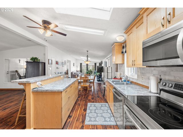 14933 S FOX POINTE Dr 316, Oregon City, OR 97045