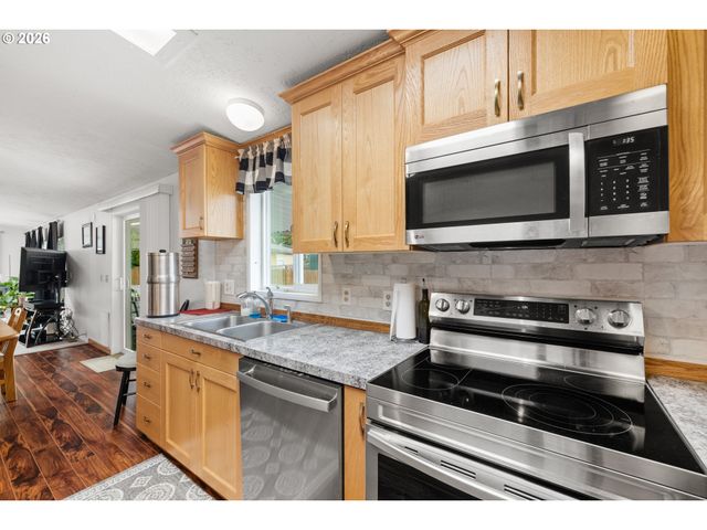 14933 S FOX POINTE Dr 316, Oregon City, OR 97045