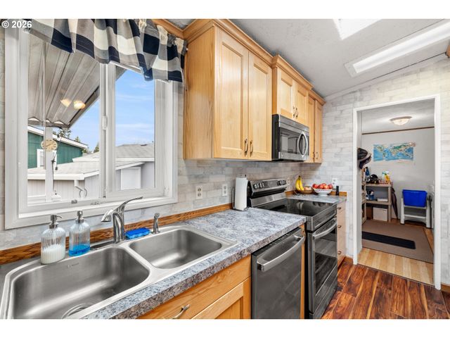 14933 S FOX POINTE Dr 316, Oregon City, OR 97045