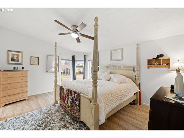 14933 S FOX POINTE Dr 316, Oregon City, OR 97045