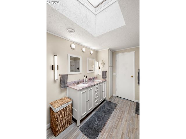 14933 S FOX POINTE Dr 316, Oregon City, OR 97045