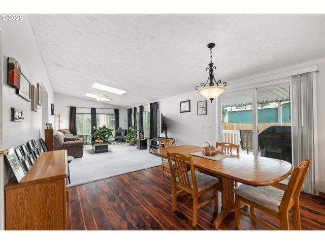 14933 S FOX POINTE Dr 316, Oregon City, OR 97045