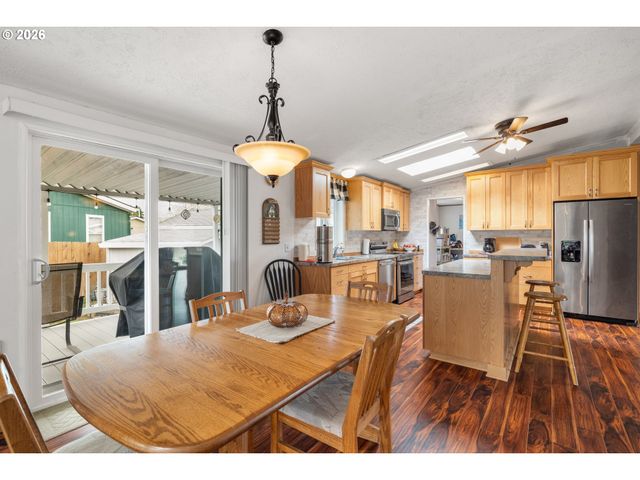 14933 S FOX POINTE Dr 316, Oregon City, OR 97045