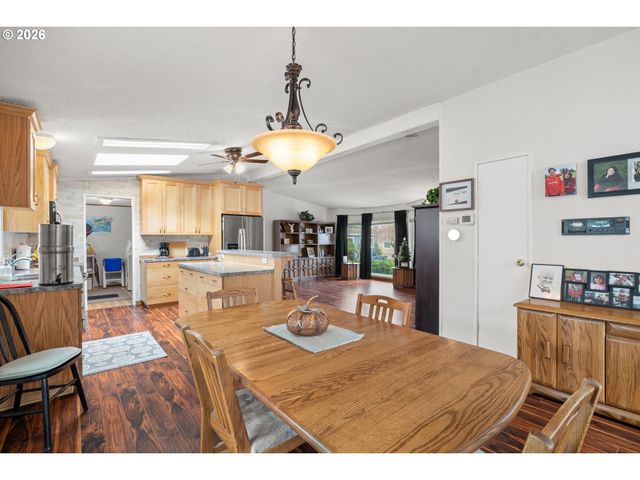 14933 S FOX POINTE Dr 316, Oregon City, OR 97045