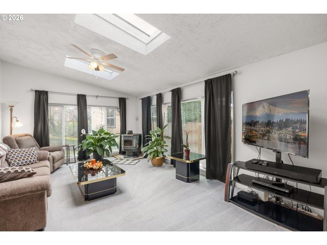 14933 S FOX POINTE Dr 316, Oregon City, OR 97045