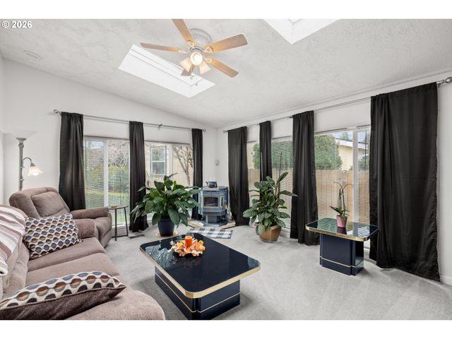 14933 S FOX POINTE Dr 316, Oregon City, OR 97045