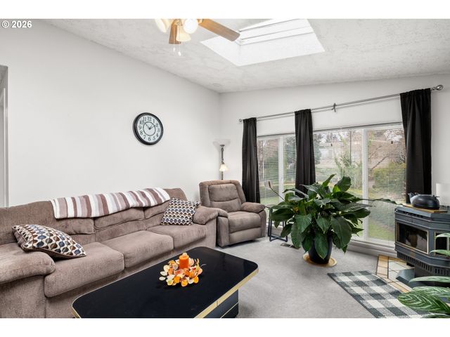 14933 S FOX POINTE Dr 316, Oregon City, OR 97045