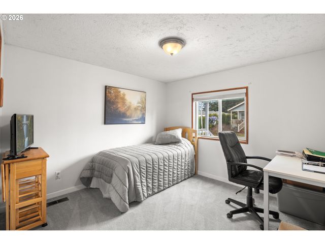 14933 S FOX POINTE Dr 316, Oregon City, OR 97045