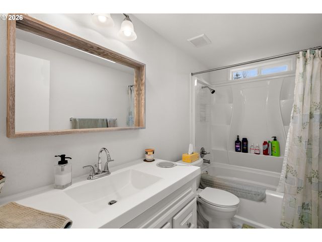 14933 S FOX POINTE Dr 316, Oregon City, OR 97045