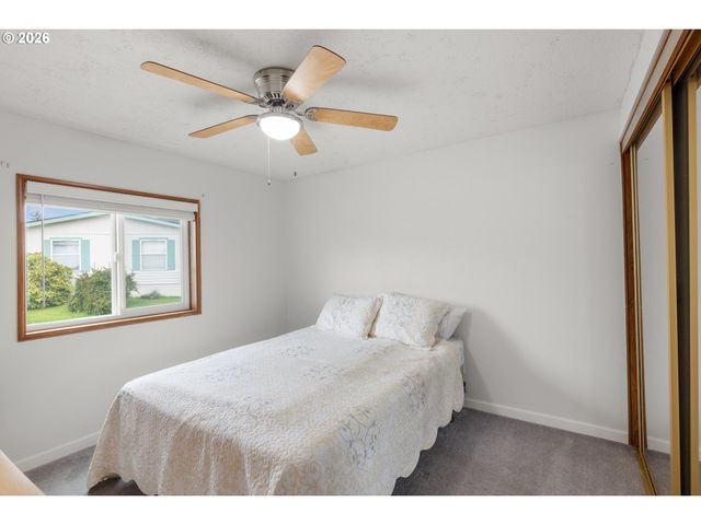 14933 S FOX POINTE Dr 316, Oregon City, OR 97045