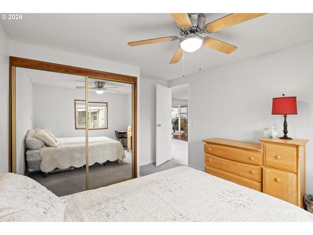 14933 S FOX POINTE Dr 316, Oregon City, OR 97045