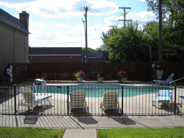 1723 E 14 Mile Road B, Birmingham, MI 48009