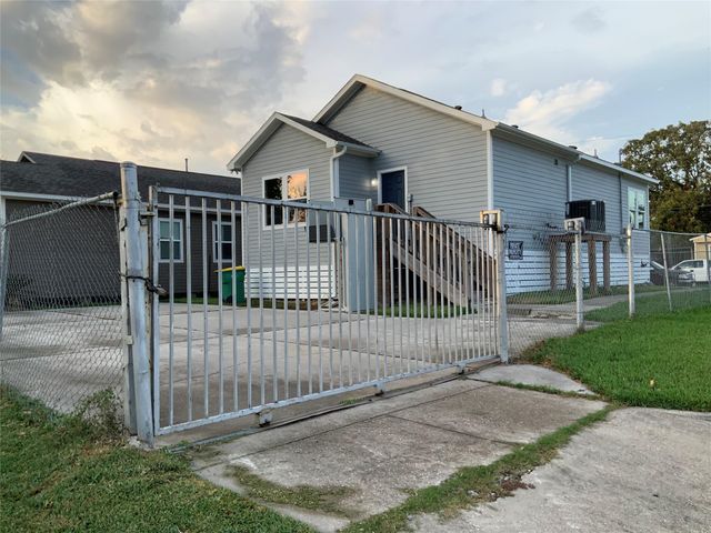 323 E Murrill Street, Baytown, TX 77520