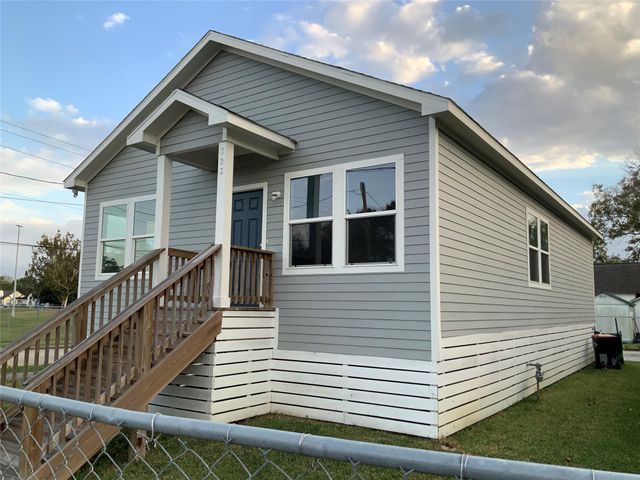 323 E Murrill Street, Baytown, TX 77520