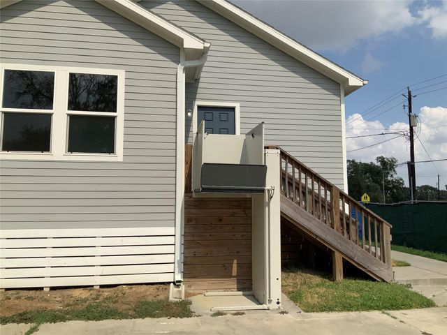 323 E Murrill Street, Baytown, TX 77520