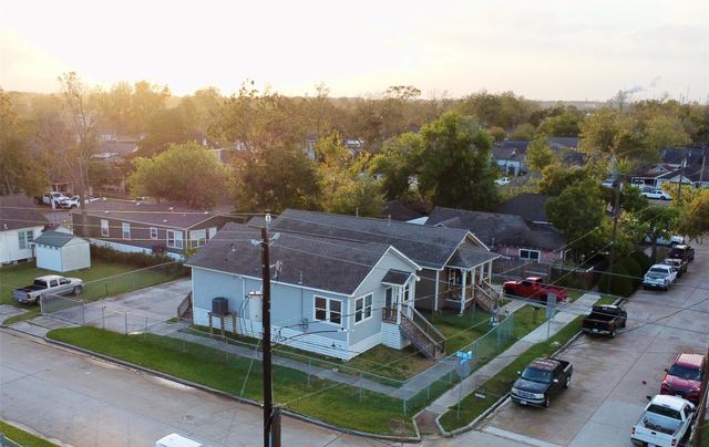 323 E Murrill Street, Baytown, TX 77520