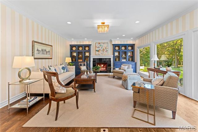 34 Somerset Downs Drive, Ladue, MO 63124