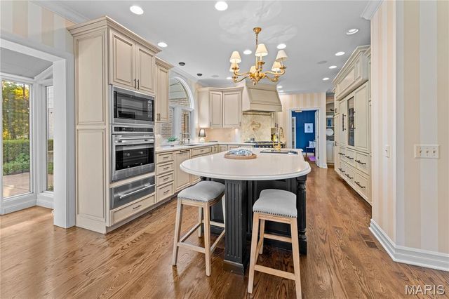 34 Somerset Downs Drive, Ladue, MO 63124