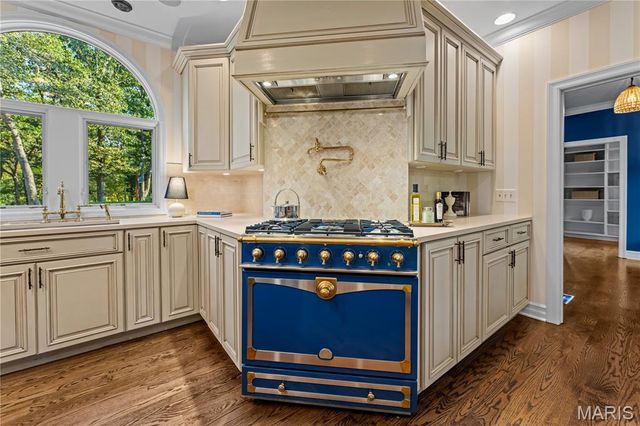 34 Somerset Downs Drive, Ladue, MO 63124