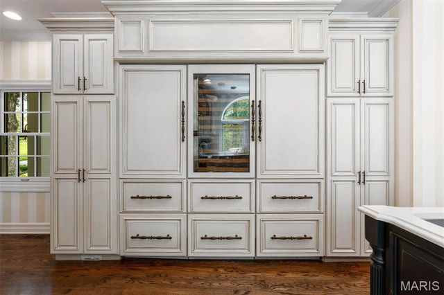 34 Somerset Downs Drive, Ladue, MO 63124