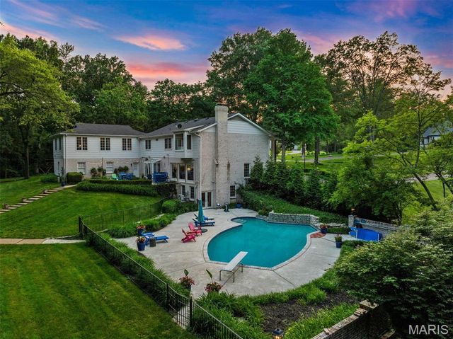 34 Somerset Downs Drive, Ladue, MO 63124