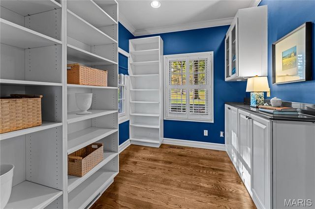 34 Somerset Downs Drive, Ladue, MO 63124