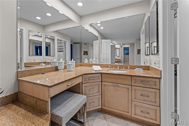 34 Somerset Downs Drive, Ladue, MO 63124