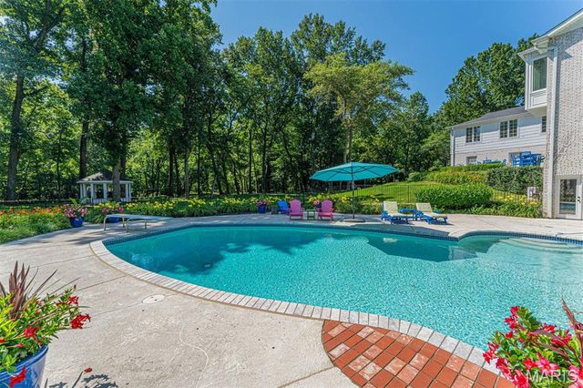 34 Somerset Downs Drive, Ladue, MO 63124