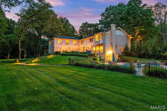 34 Somerset Downs Drive, Ladue, MO 63124