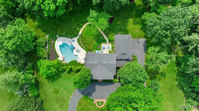 34 Somerset Downs Drive, Ladue, MO 63124