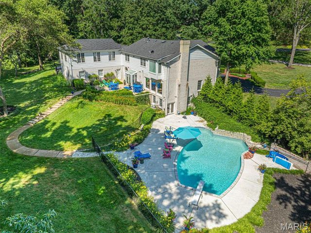 34 Somerset Downs Drive, Ladue, MO 63124