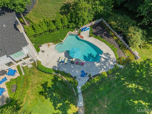 34 Somerset Downs Drive, Ladue, MO 63124