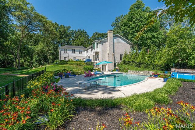 34 Somerset Downs Drive, Ladue, MO 63124