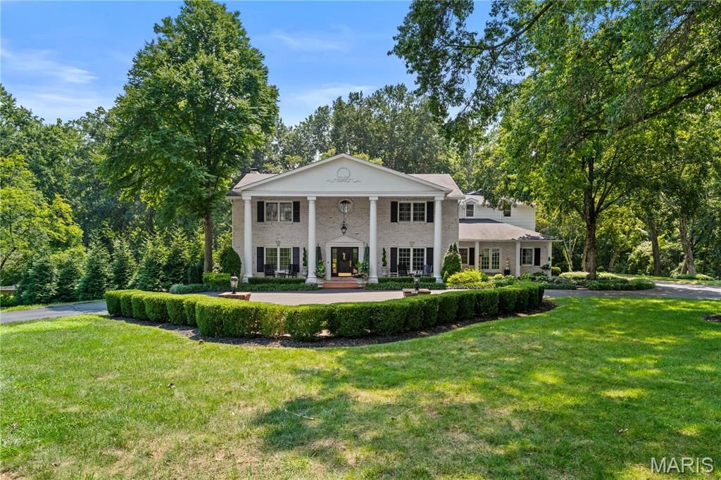 34 Somerset Downs Drive, Ladue, MO 63124
