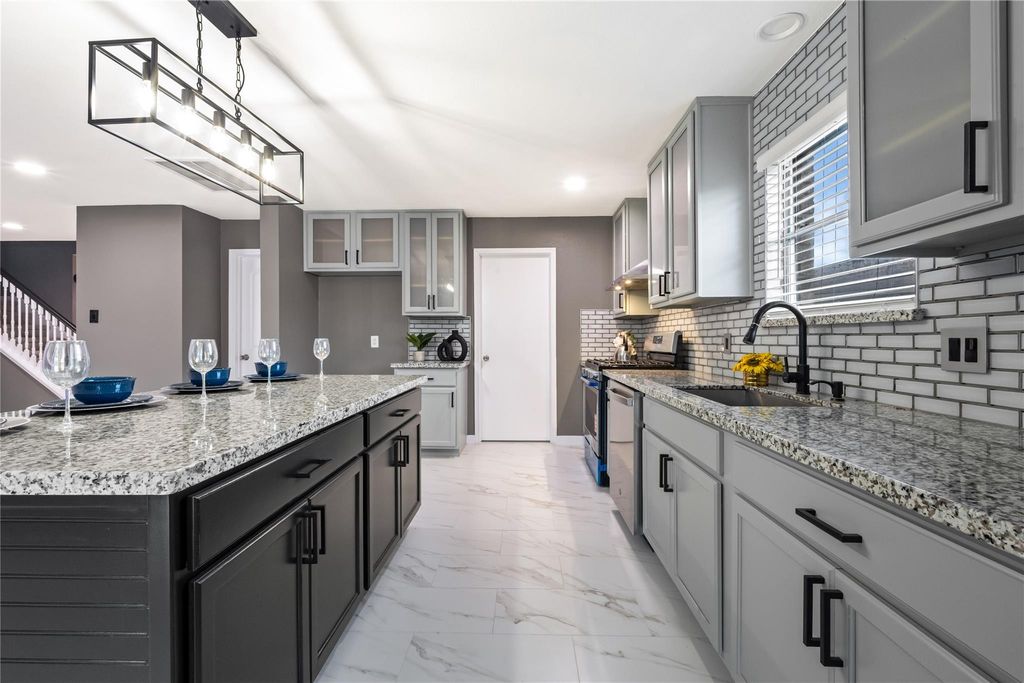 9226 Macmillan Lane, Houston, TX 77083
