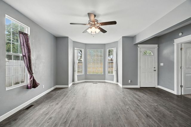 217 S Broadway St, Tekoa, WA 99033