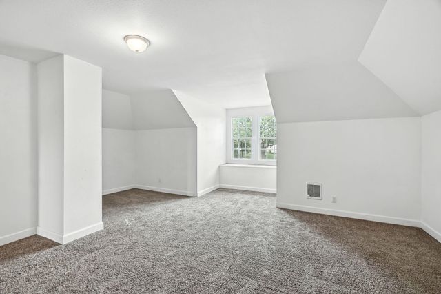 217 S Broadway St, Tekoa, WA 99033