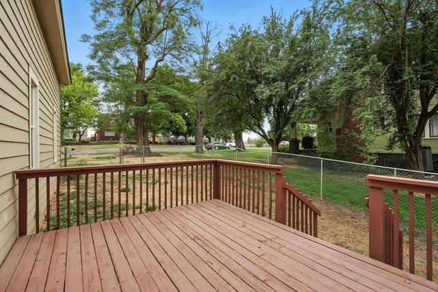 217 S Broadway St, Tekoa, WA 99033