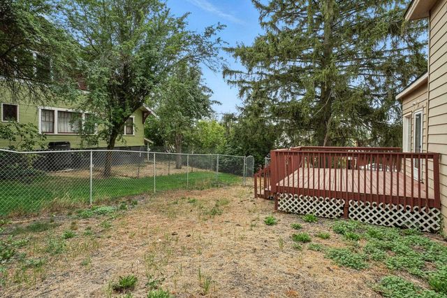 217 S Broadway St, Tekoa, WA 99033