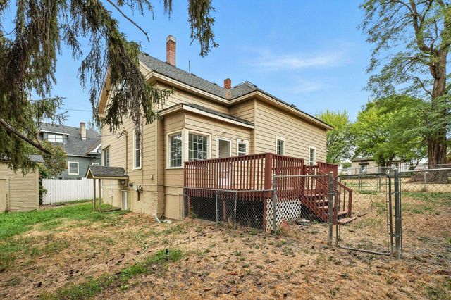 217 S Broadway St, Tekoa, WA 99033