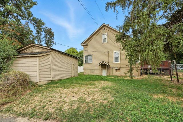 217 S Broadway St, Tekoa, WA 99033