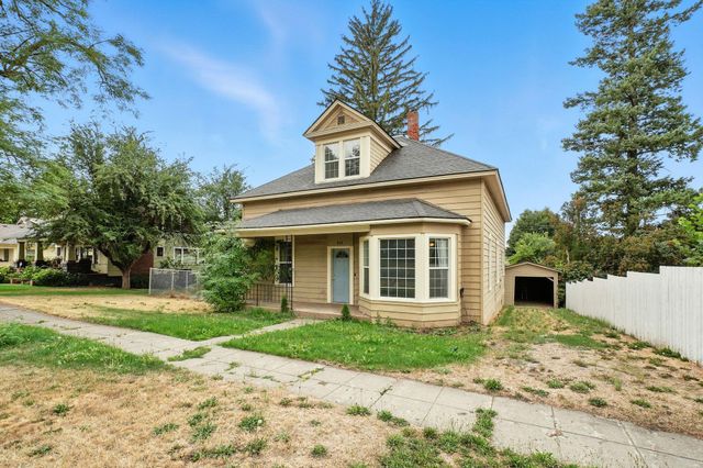 217 S Broadway St, Tekoa, WA 99033