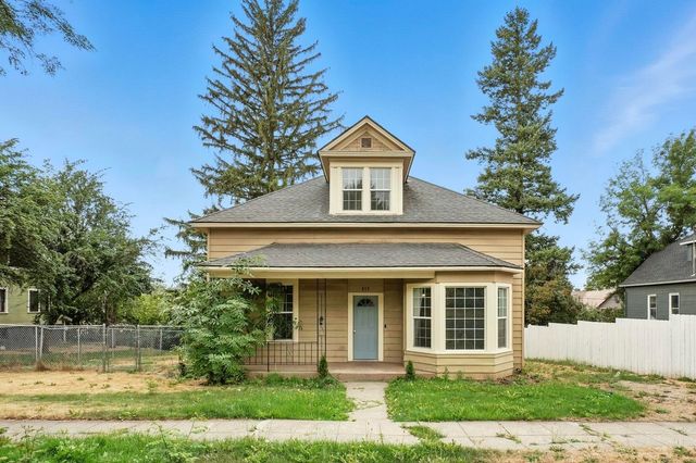 217 S Broadway St, Tekoa, WA 99033