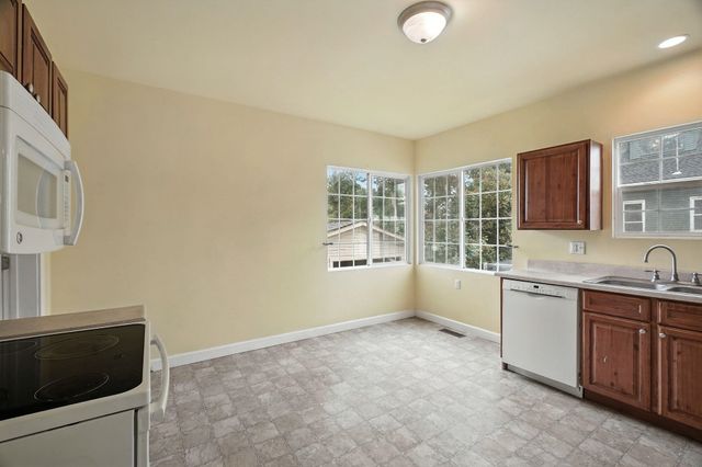 217 S Broadway St, Tekoa, WA 99033