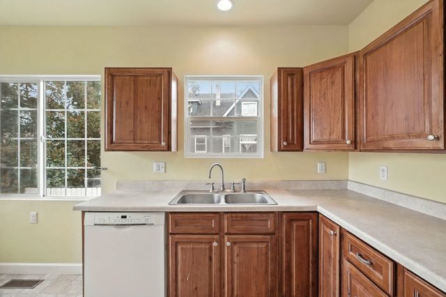 217 S Broadway St, Tekoa, WA 99033