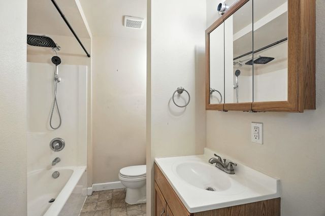 217 S Broadway St, Tekoa, WA 99033