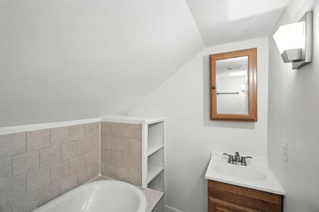 217 S Broadway St, Tekoa, WA 99033