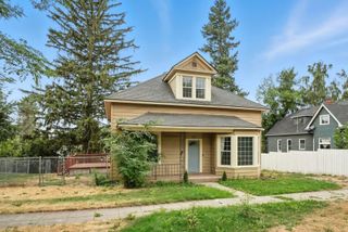 217 S Broadway St, Tekoa, WA 99033